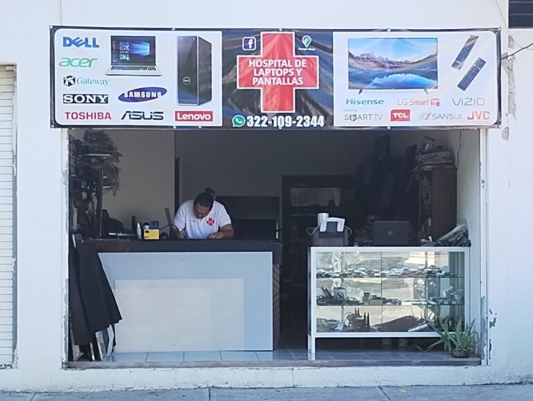 2890 hospital de laptops y pantallas 768x578