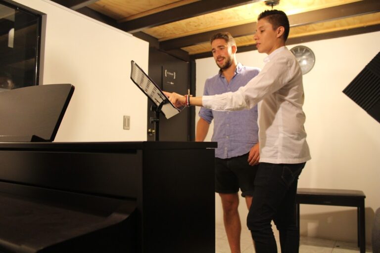 29127 escenica 8211 academia de canto 768x512