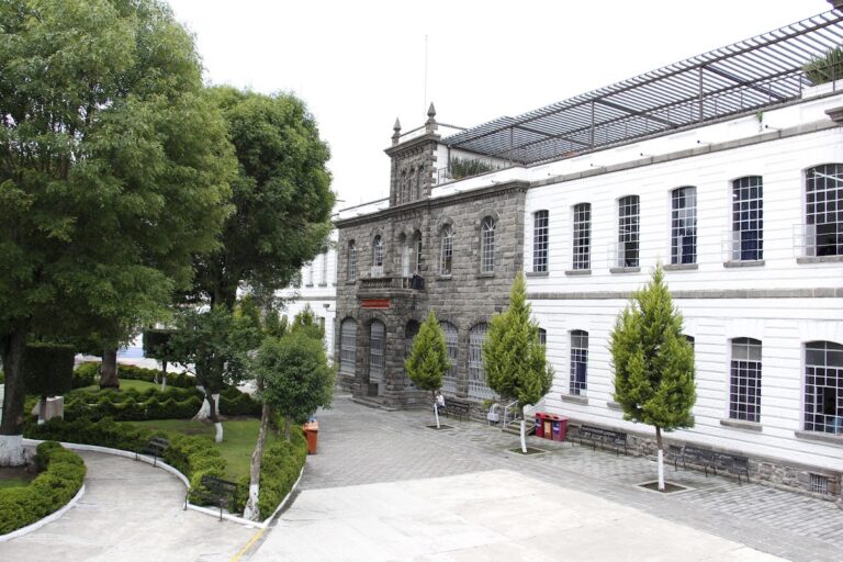 30087 instituto mexicano madero 768x512