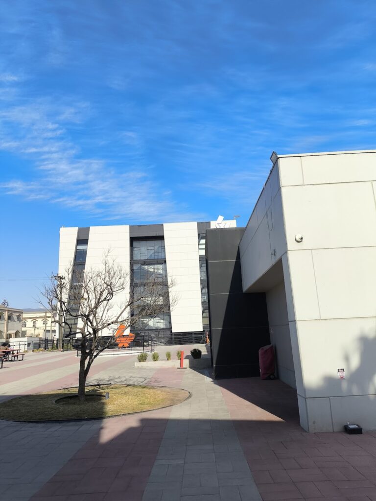 30772 universidad xochicalco ensenada 768x1023