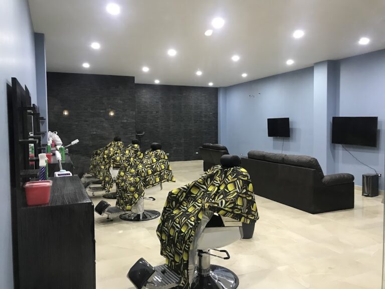 31005 madera barbershop 768x576