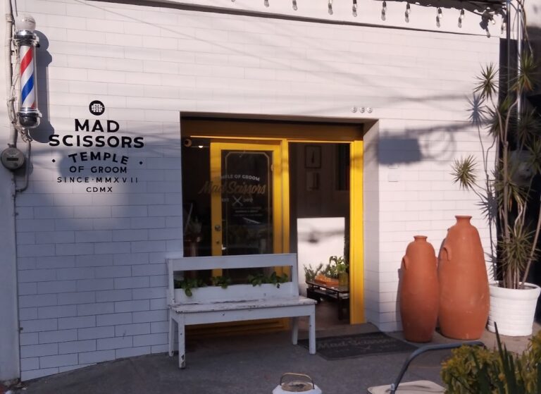 31031 mad scissors temple of groom barberia 768x559