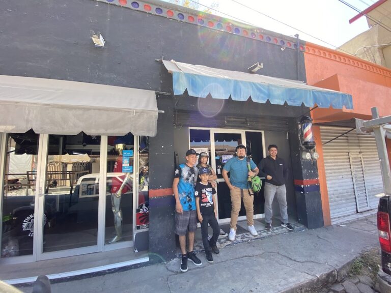 31092 barberia hermanos 768x576