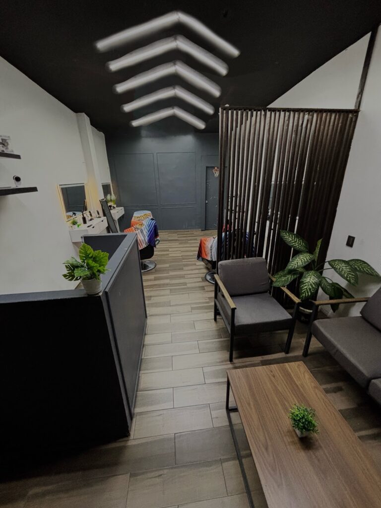 31119 menas barber 768x1024