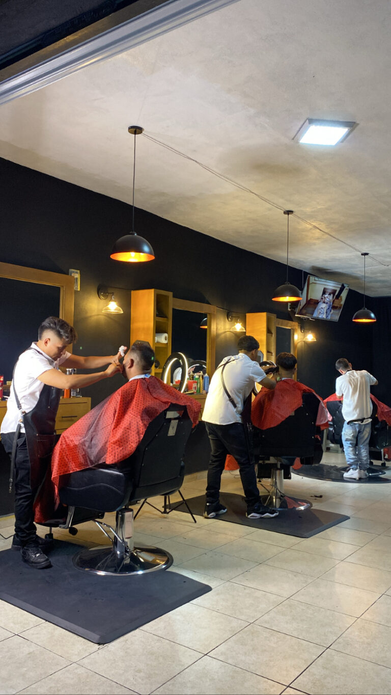 31123 el siempre guapo barber shop 768x1365