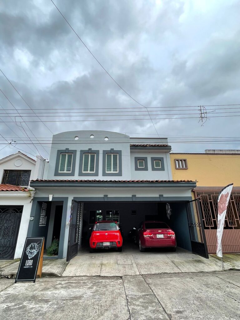 31249 lobo barbershop spa 768x1024