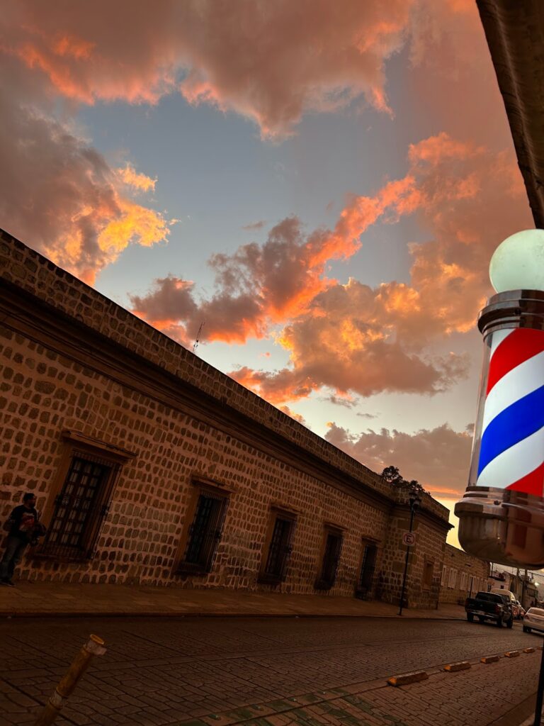 31269 barberia el guapo 768x1024