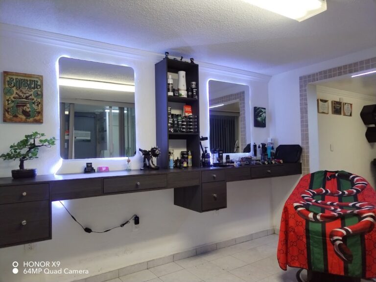 31277 mr 76 barbershop 768x576