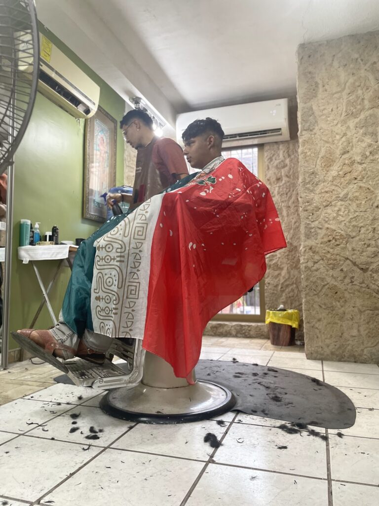 31351 don benja barberia 768x1024