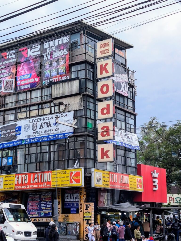 32213 foto latino 768x1020