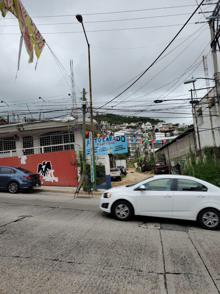 34749 dluxe car 768x1024