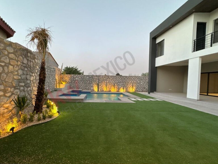 35669 mr world wide cre 768x576