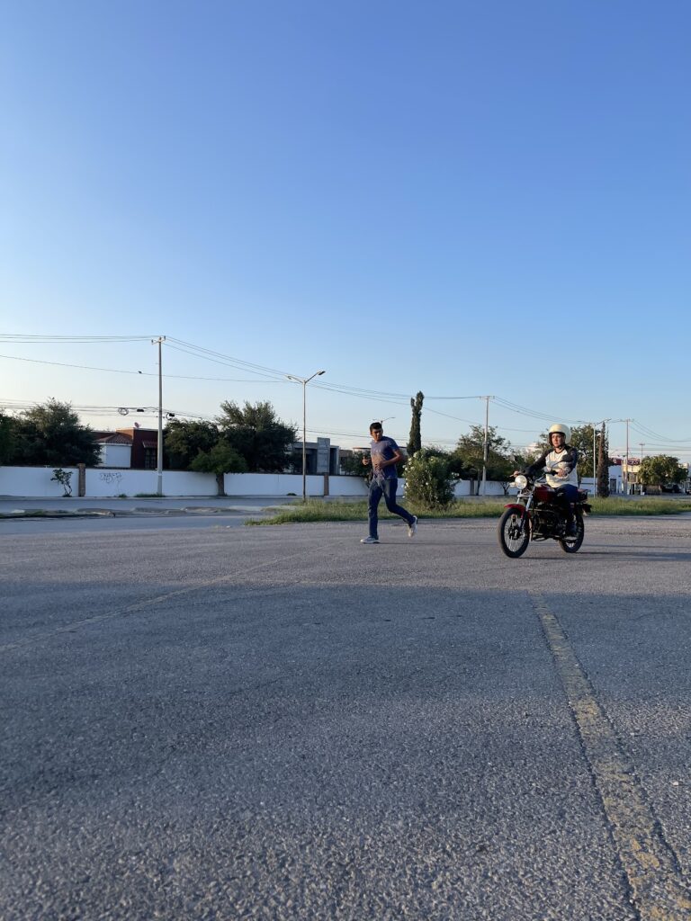 40148 escuela de manejo regio biker 768x1024