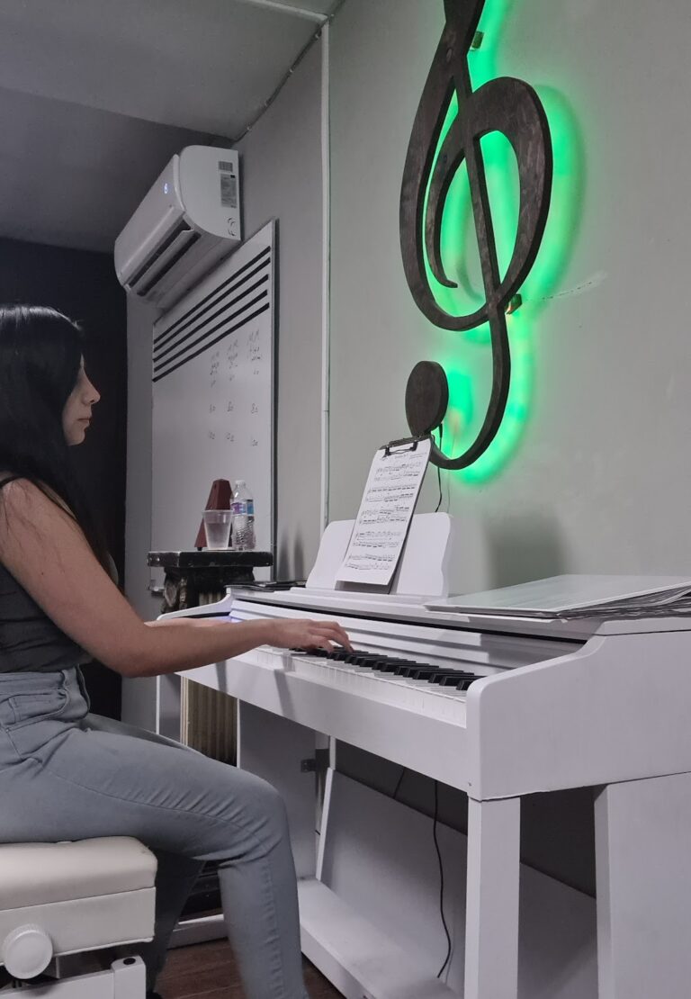 40409 centro de especialidad en piano 768x1110