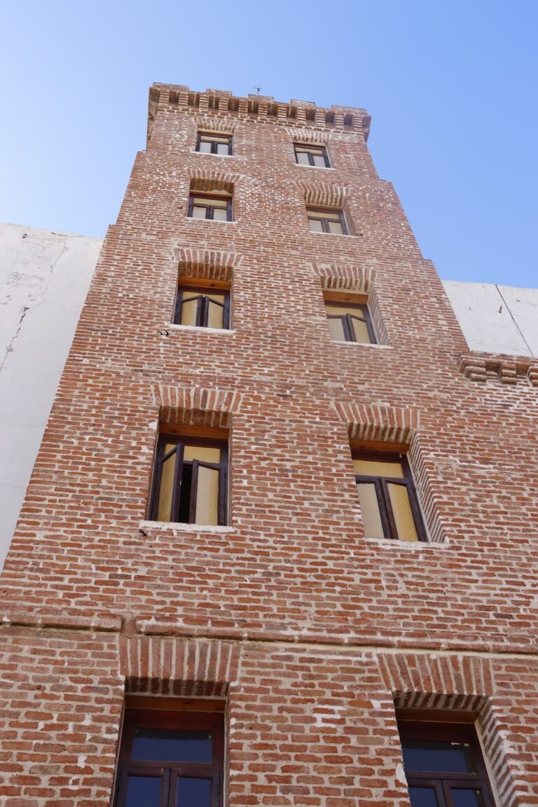 40455 escuela de musica de leon casa luis long 768x1152