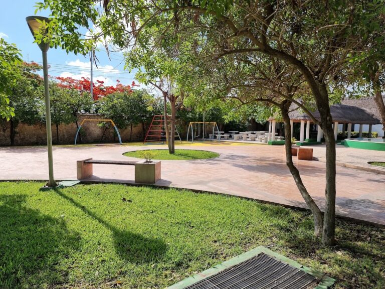 41667 colegio merida 768x576