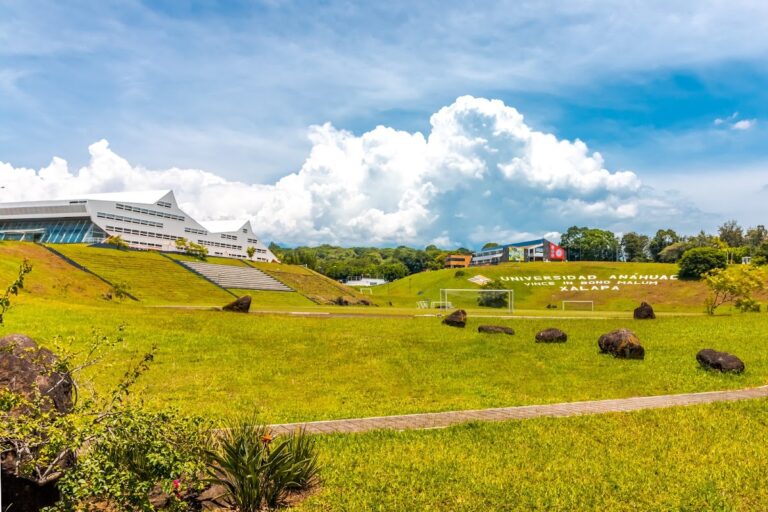 42469 universidad anahuac veracruz campus xalapa 768x512