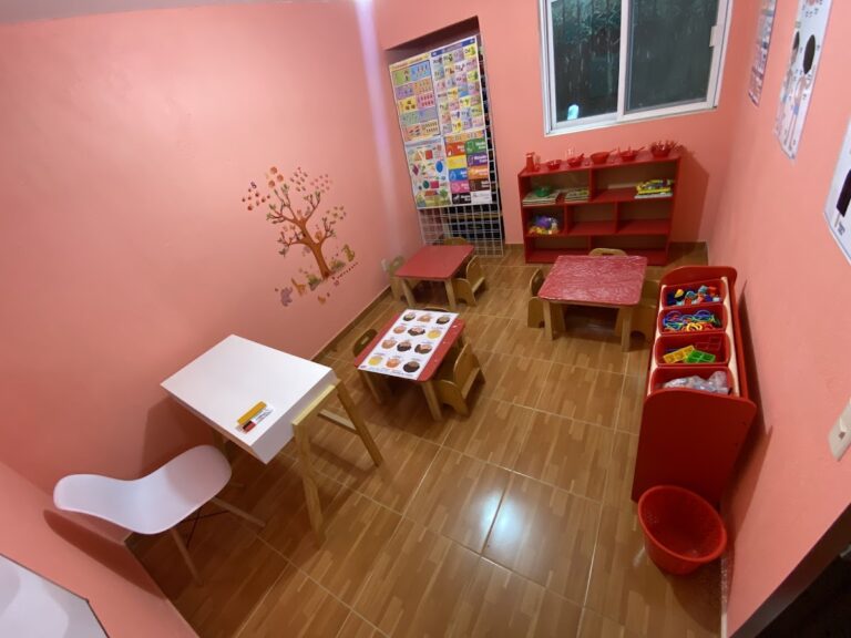 42680 guarderia pequenos genios 768x576