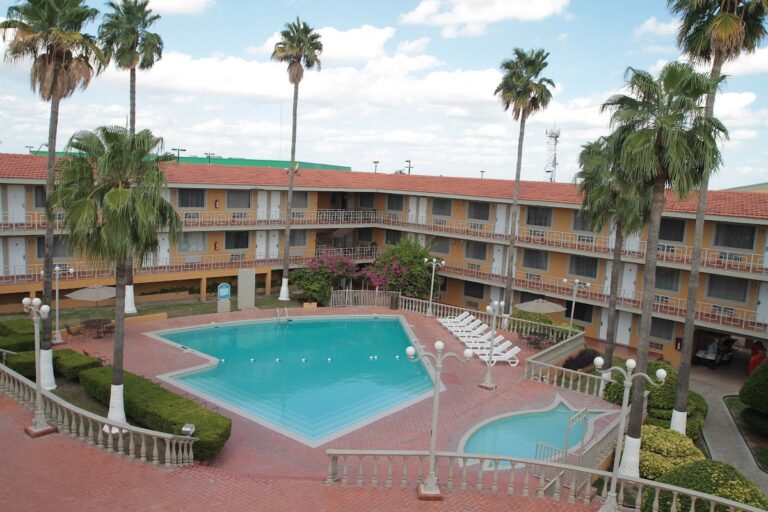 43081 quality inn piedras negras 768x512