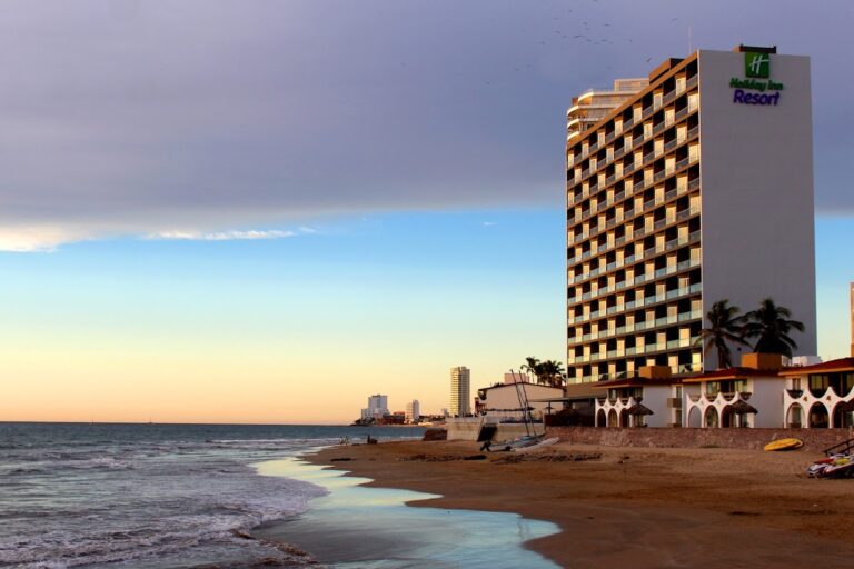 43355 holiday inn resort mazatlan by ihg 768x512