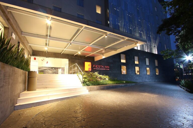 43693 fiesta inn express naucalpan 768x512