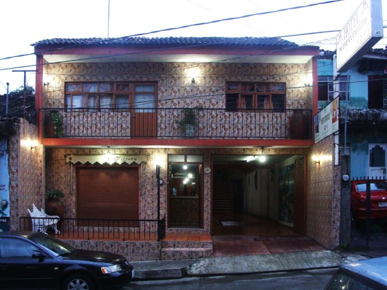 43746 hotel nuevo cupatitzio 768x576