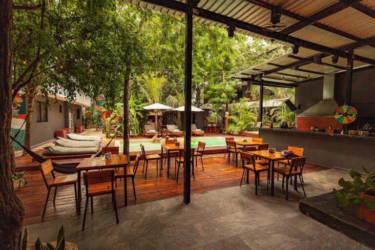 43858 che tulum hostel bar 768x512