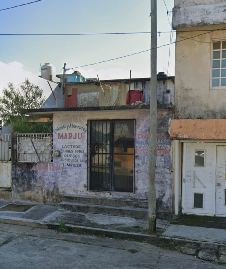 43916 hostal hn 768x915