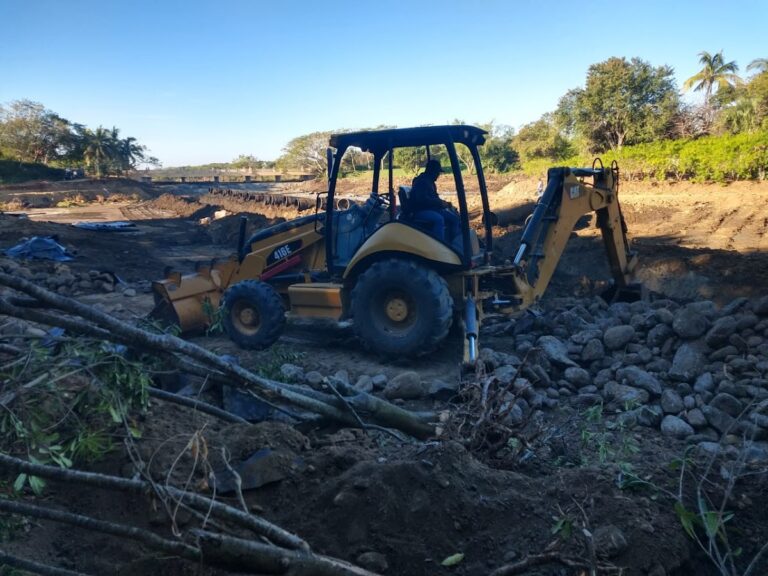 44673 renta de maquinaria pesada y venta de agregados chirina 768x576