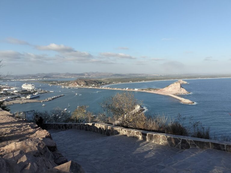 44761 renta de maquinaria para la construccion punto . retroexcavadoras y gondulas 768x576