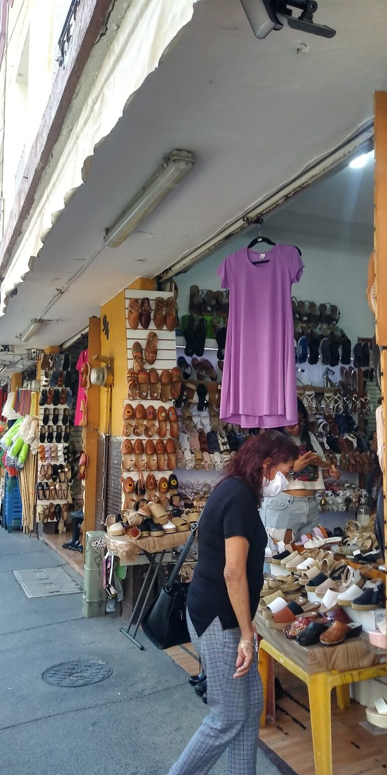 47029 zapateria tlaquepaque 768x1536