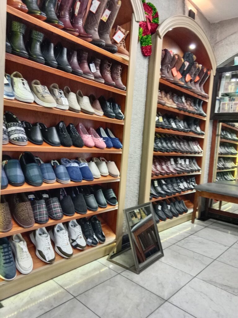 47300 zapaterias 3 caballos 768x1024