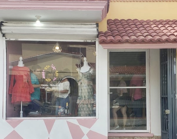 47402 girly showroom