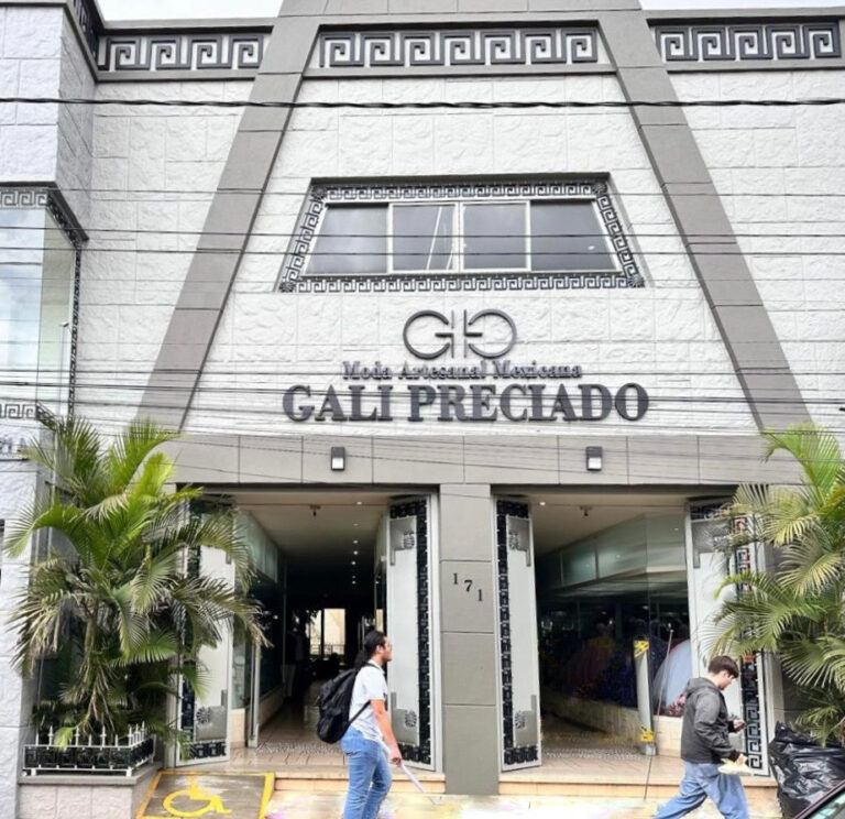 47556 gali preciado. ropa de manta. ropa de bautizo primera comunion quince anos y bodas 768x744