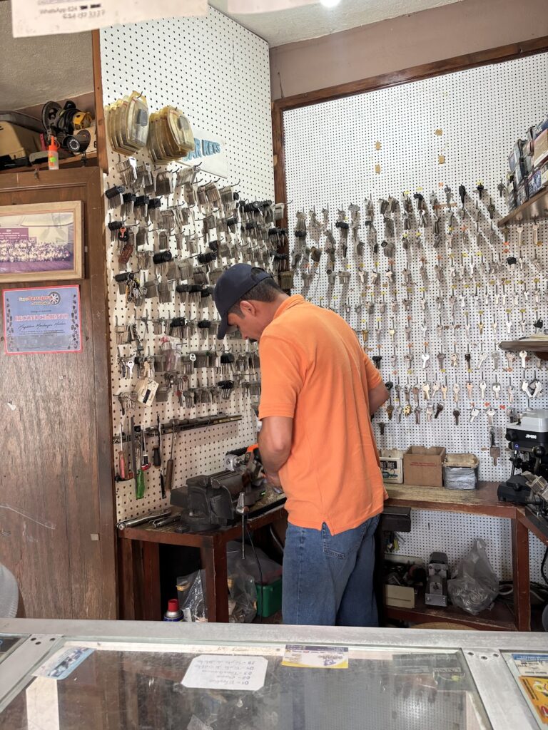 4897 cerrajeria mondragon 768x1024