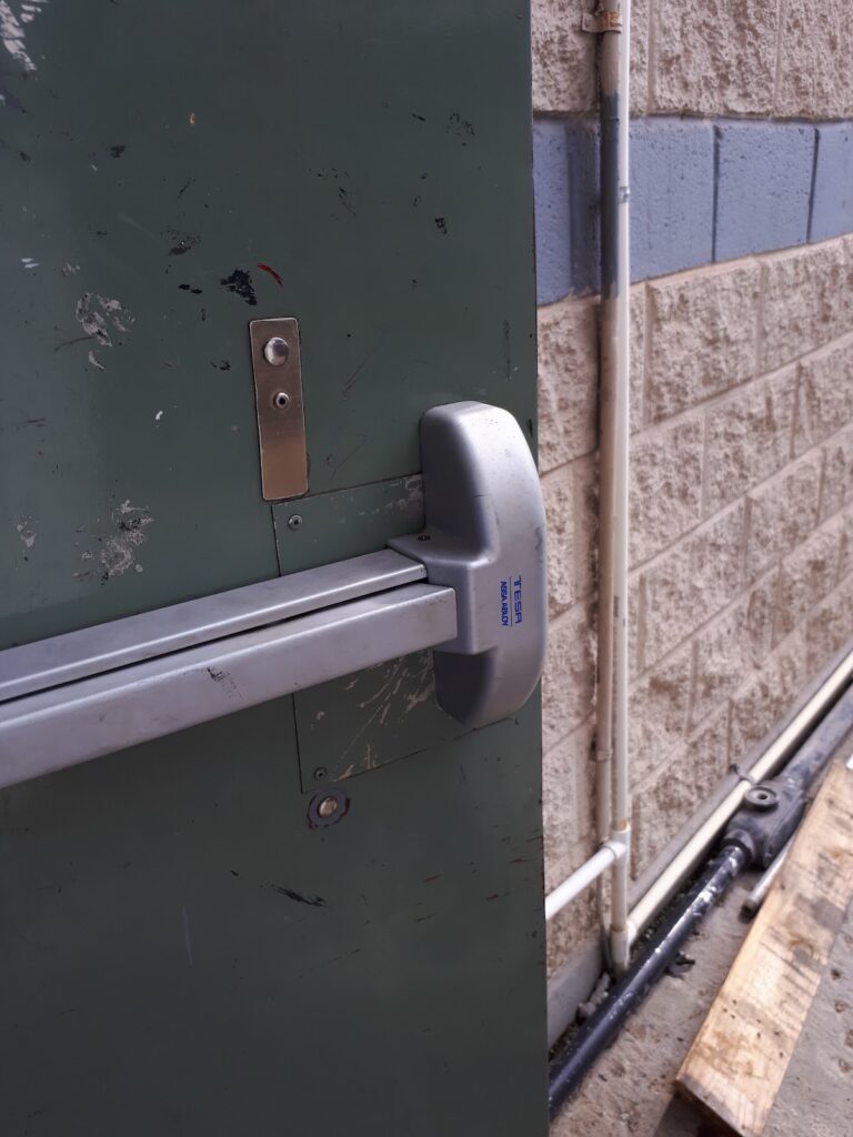 4912 cerrajeria magana servicio las 24 horas 768x1024