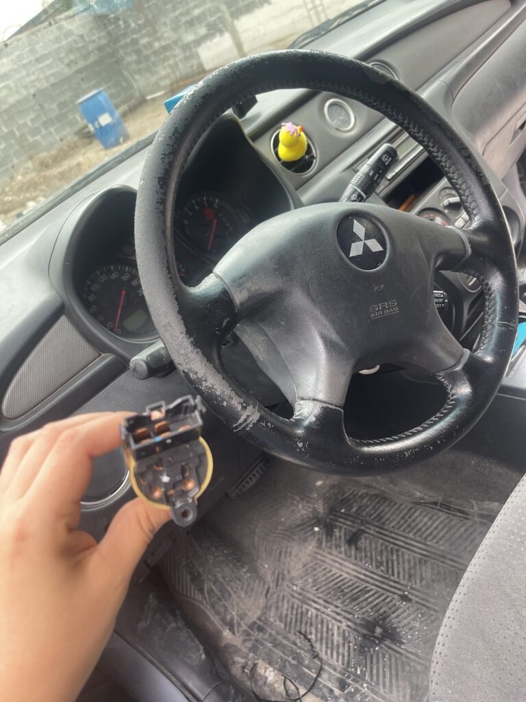 4976 cerrajeria pruneda 24 hrs 768x1024