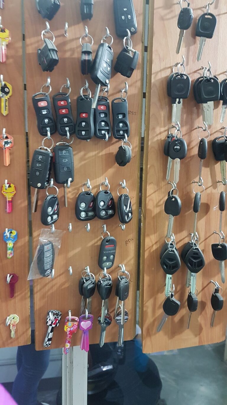 5042 cerrajeria del guadiana 768x1365