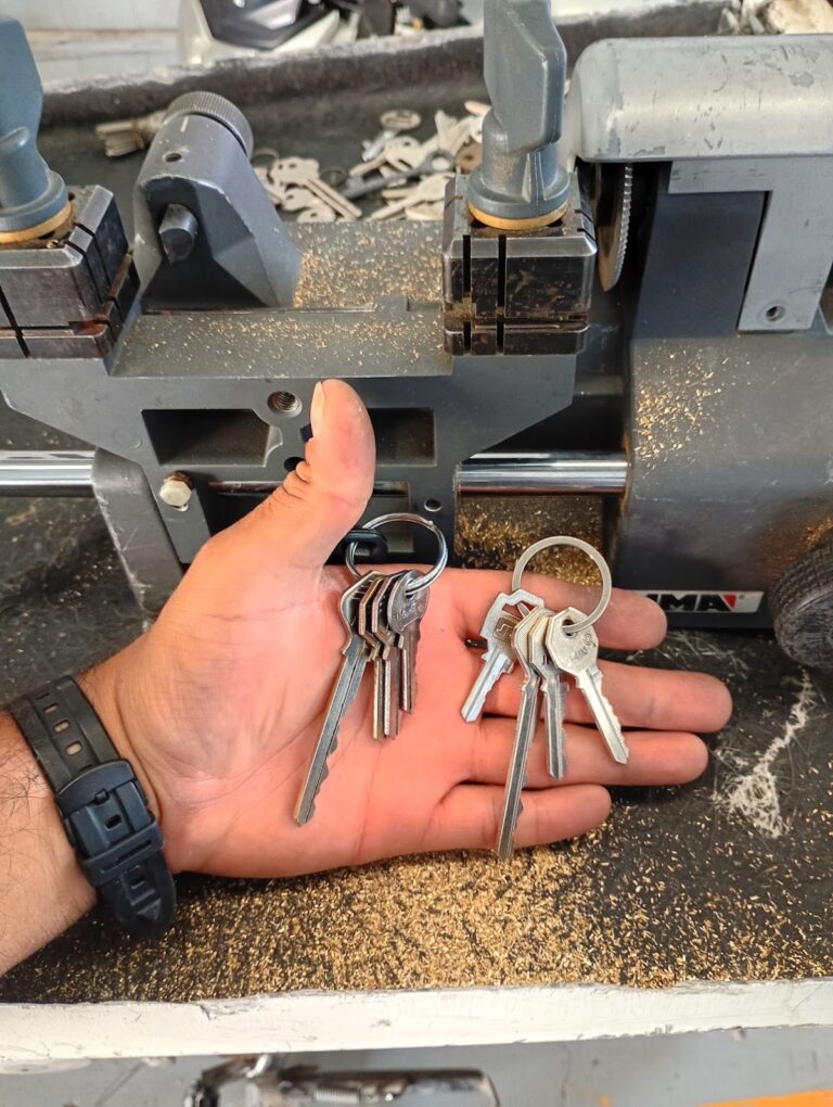 5064 cerrajeria tavera 768x1020