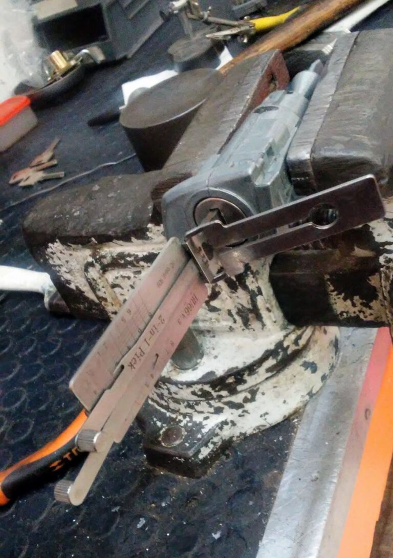 5147 cerrajeria rosas 247 servicios de emergencia 768x1090