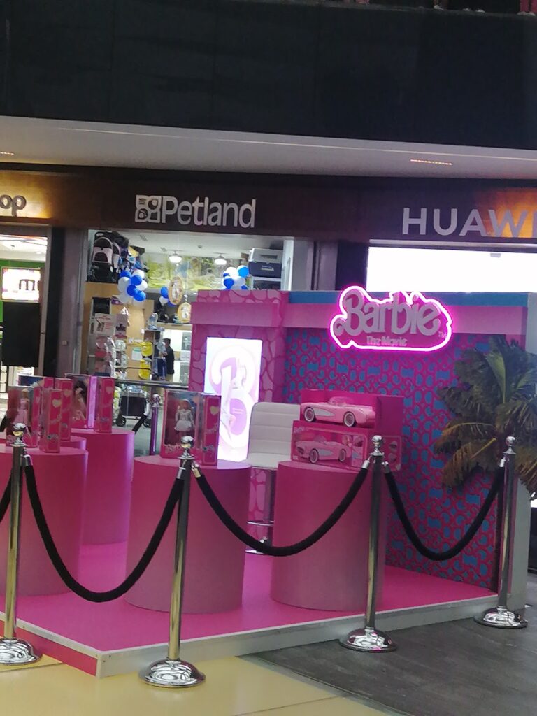 51583 petland 768x1024