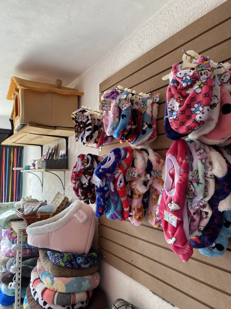 51644 ohana pet shop 768x1024