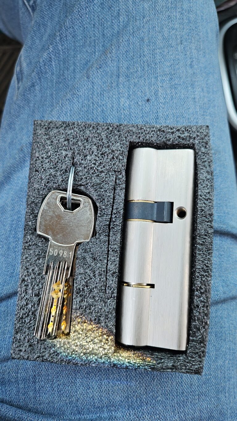 5178 cerrajeria centurion sos 768x1365